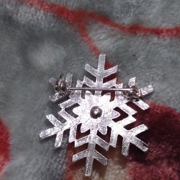 Snowflake ❄️ Pin - Picture 2 of 3